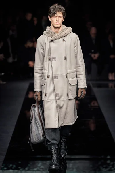 Look 13